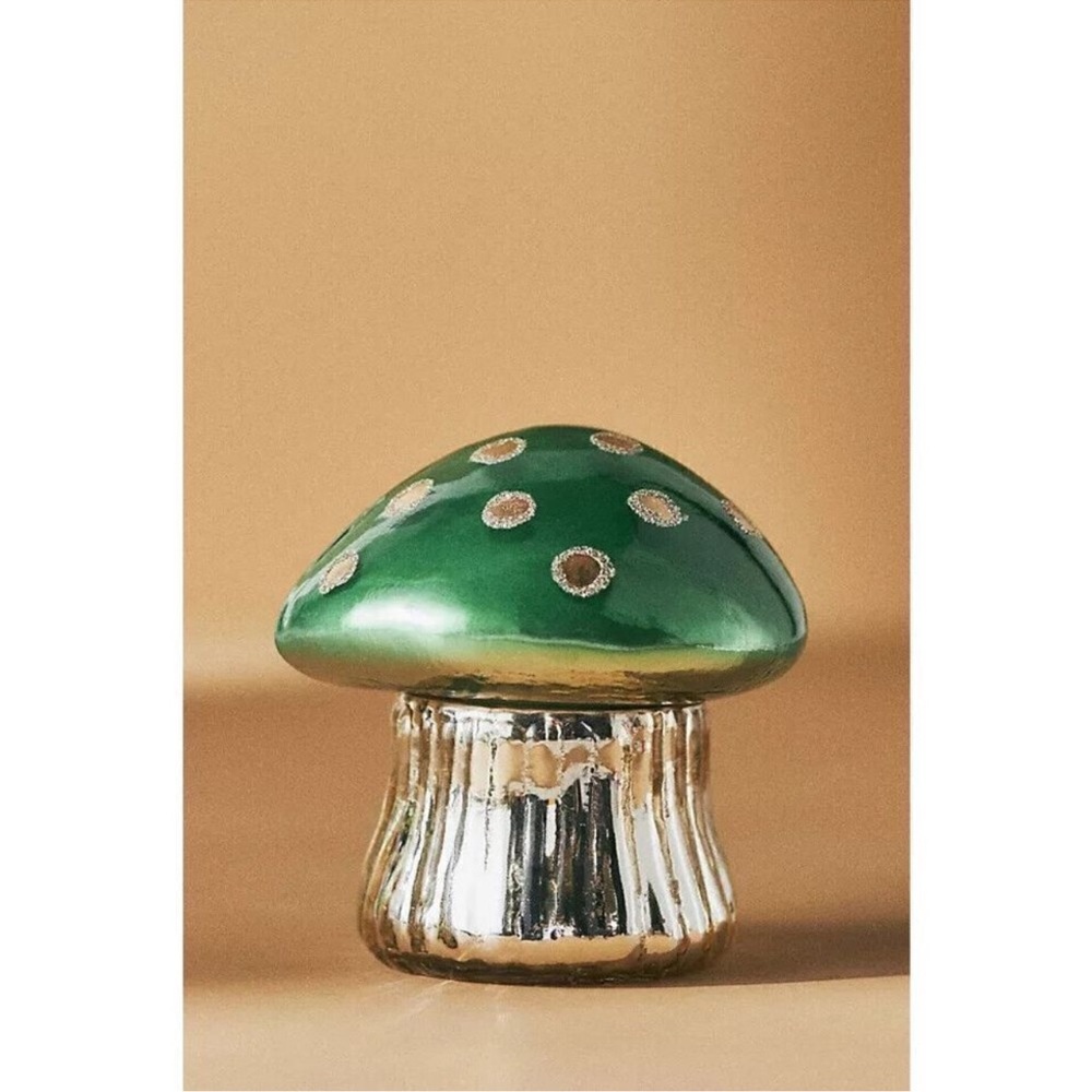 Anthropologie Mushroom Fungi Fresh White Fir & Citrus Glass Candle